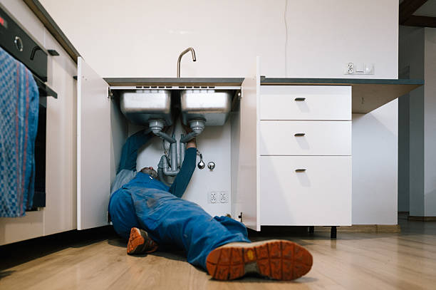 Professional Emergency Plumber technician working in Howard, OH